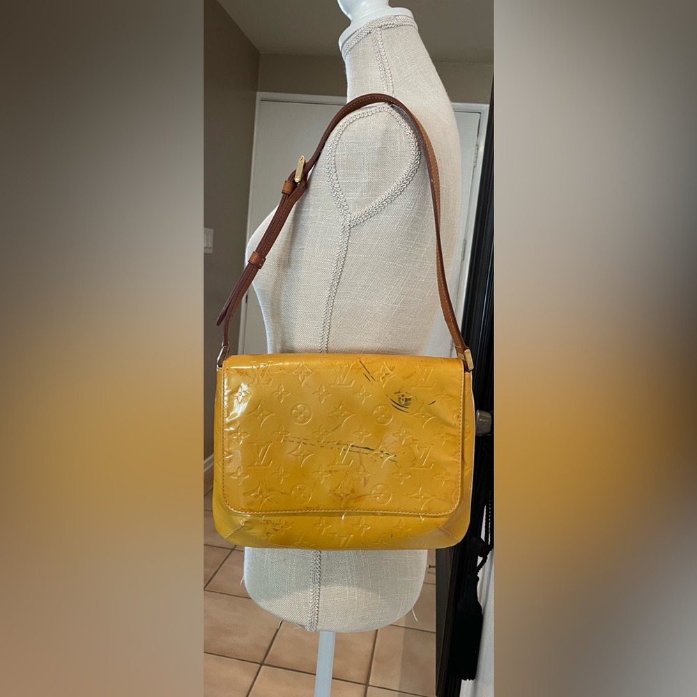 Louis Vuitton - Thompson Street Yellow Patent Leather - Shoulder Bag